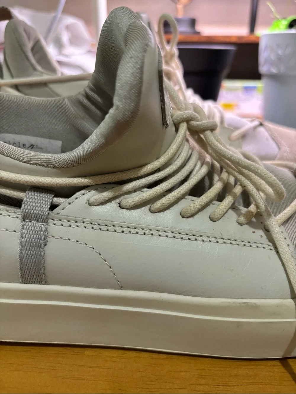 Article number Sneaker Lot Sneakers in Light Gray and Black Men’s.